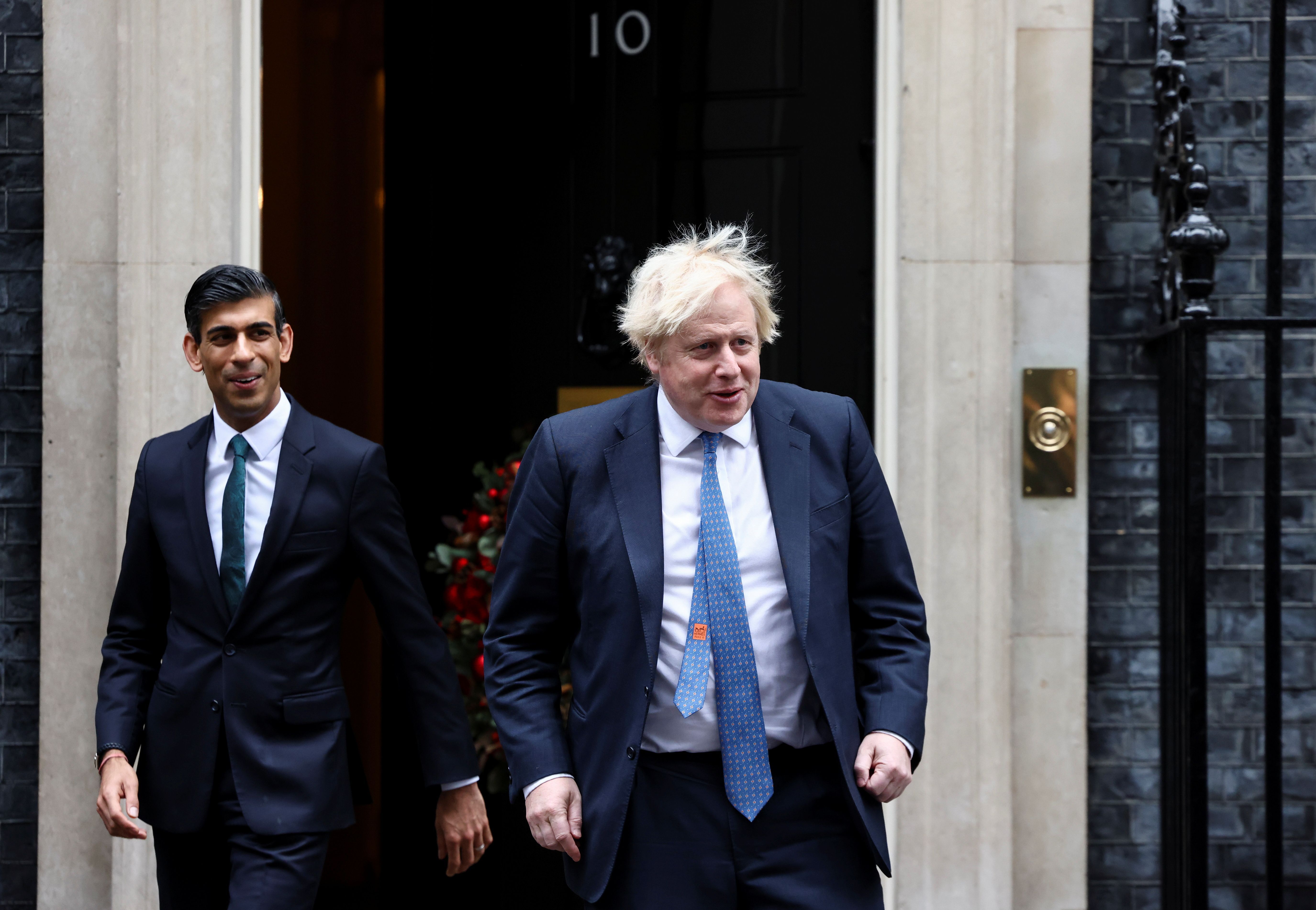 Boris Johnson e Rishi Sunak em Londres