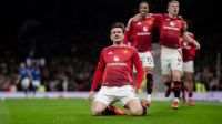 Maguire decide e Manchester United vence Ipswich de virada'